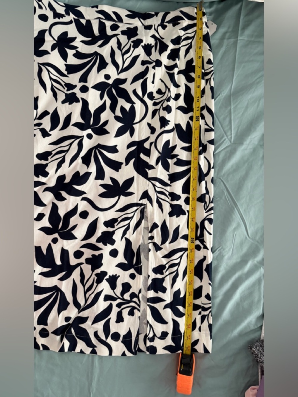 Navy blue  and White Floral  pull on Skirt - Picture 4 of 14